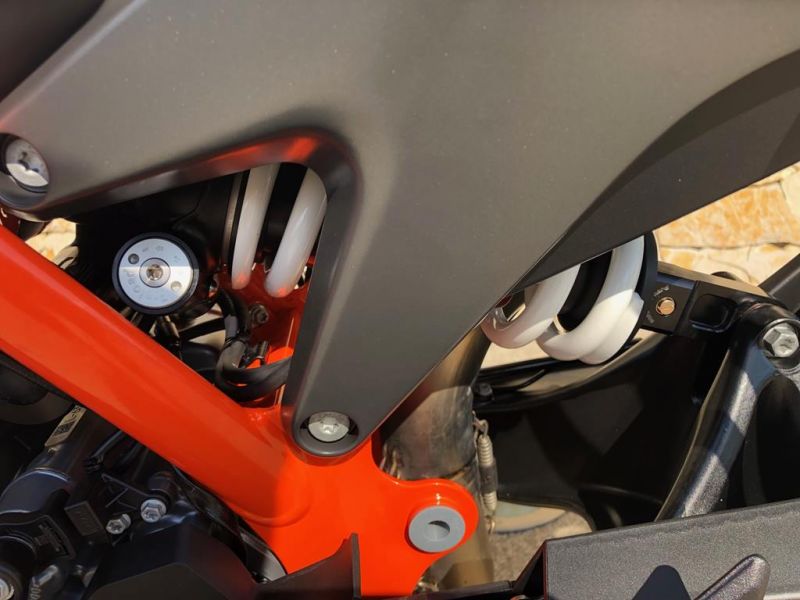 ktm-890-duke-r-2020-10588169D4-C58A-7383-1FEA-C269459D6B89.jpg