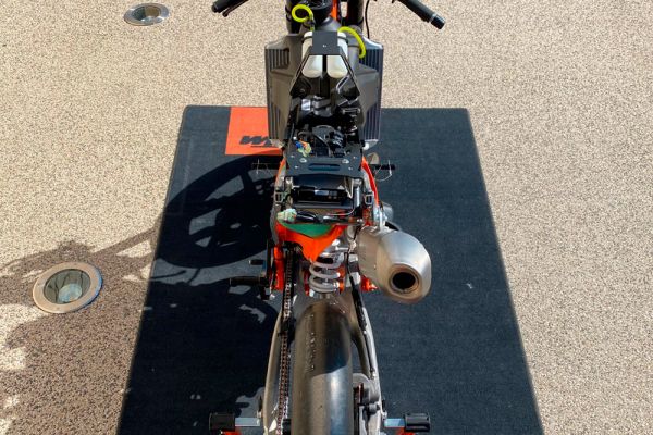 ktm-rc4r-2020-01E26BE9F4-FADC-8EDF-A1B1-7D10BA4CA86F.jpg