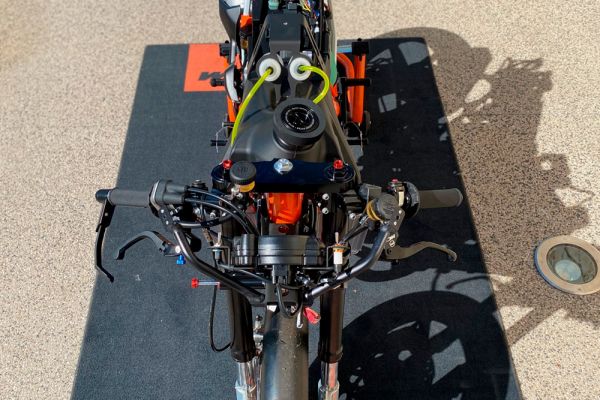ktm-rc4r-2020-02D08DD38B-BFCB-C6BE-0463-CBA7CA5404B8.jpg