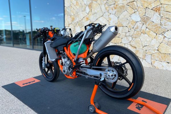 ktm-rc4r-2020-09A3A422B6-124B-B3EC-B556-EFA630CAC5BE.jpg