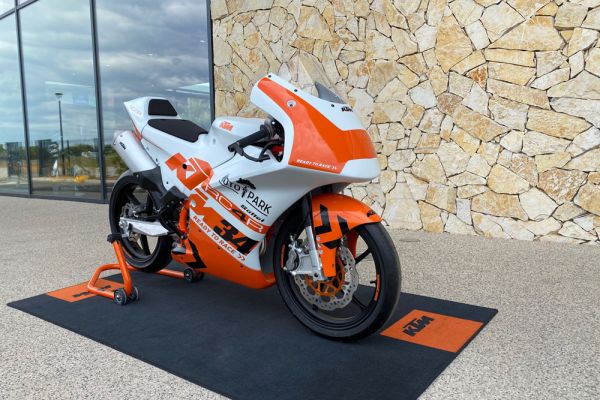 ktm-rc4r-2020-12B3F7C3B6-2628-A58B-1E5F-48B74F3DDB95.jpg