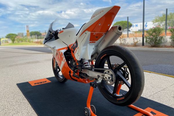 ktm-rc4r-2020-143345945E-F261-2A3A-BC9B-475522197BFC.jpg