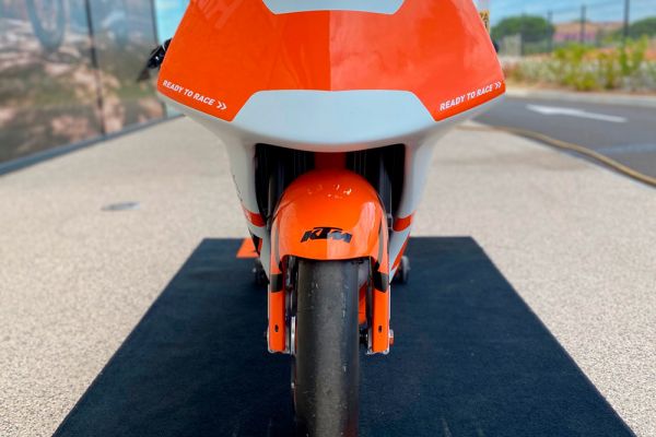 ktm-rc4r-2020-20F2506E8D-7505-0650-33B7-92BC39978AD7.jpg