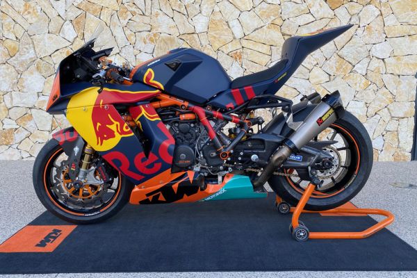 ktm-rc8r-trac-04B57884EF-44EC-223E-0DDB-2A8ECA04FB27.jpg