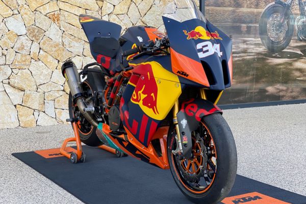 ktm-rc8r-trac-06ADF58848-4333-4376-DD66-412BE4C3E955.jpg
