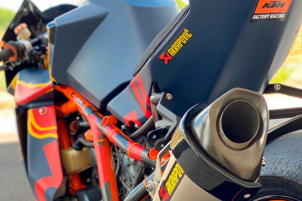 ktm-rc8r-trac-10E0F18A1B-D357-249B-15B5-7EC5463F8FAB.jpg