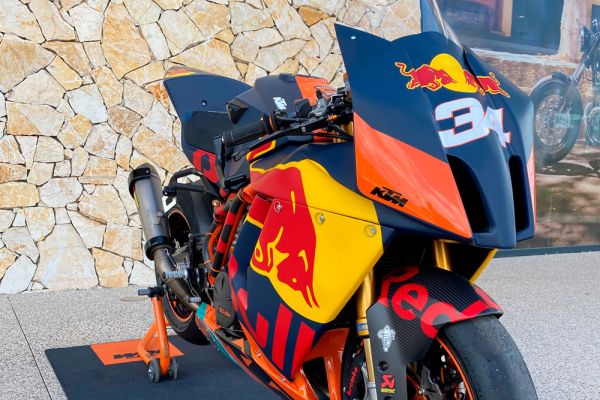 ktm-rc8r-trac-1378A45E84-106A-4305-DDF0-2F5AF6CDA628.jpg