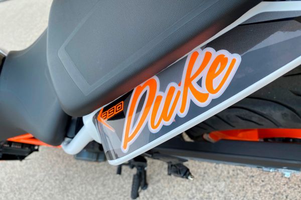 ktm-390-duke-2020-01817E3235-A260-6975-02D5-DC496F53B469.jpg