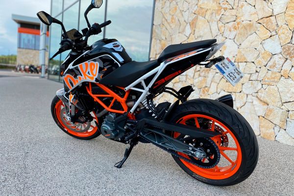 ktm-390-duke-2020-099E138109-A59C-0FAC-AA35-04D92E1A4C80.jpg