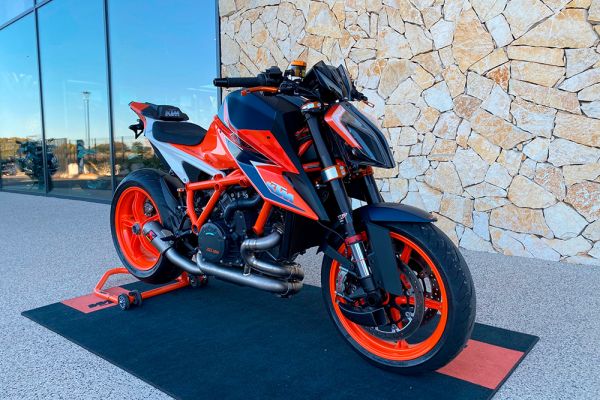 ktm-1290-super-duke-r-2020-02F41B9869-CD49-A8BD-29C3-E4AB7414D77A.jpg