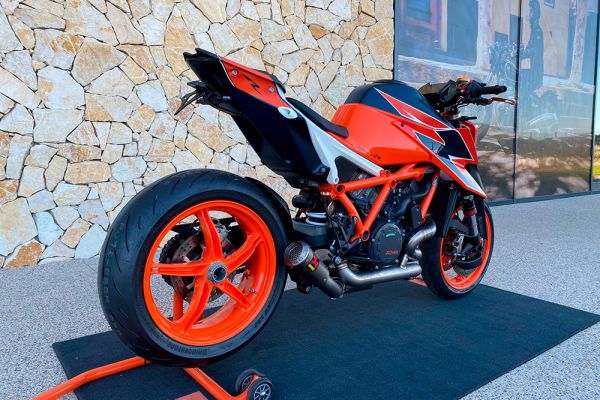 ktm-1290-super-duke-r-2020-03FBFFC402-EC48-FB7B-14ED-AB6EDADB7E40.jpg