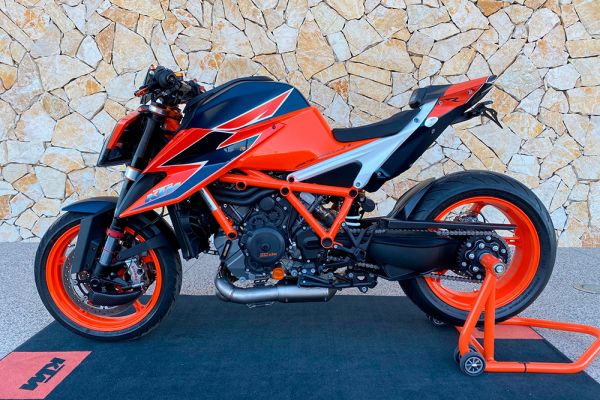 ktm-1290-super-duke-r-2020-060ABDB001-B666-442B-921D-BE422A1D05EF.jpg