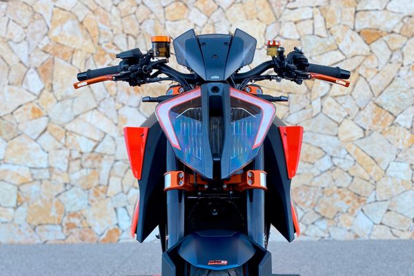 ktm-1290-super-duke-r-2020-084DA6FDDD-B000-BC1F-CA76-2783BD35BA21.jpg