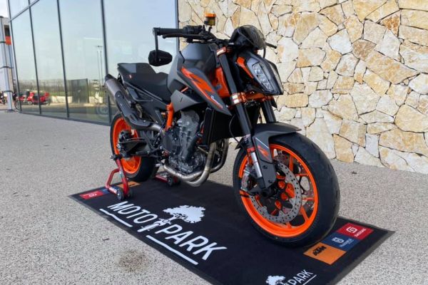 ktm-tm-890-duke-r-01AB452546-225C-804D-1D03-F294BC73E4D1.jpg