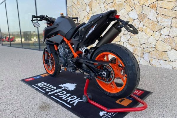 ktm-tm-890-duke-r-0973D868F0-DDA8-B5EB-6A50-5AF2792AC717.jpg