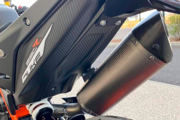 ktm-tm-890-duke-r-10787A19C8-C472-B336-CA2E-119ABE64F3FF.jpg